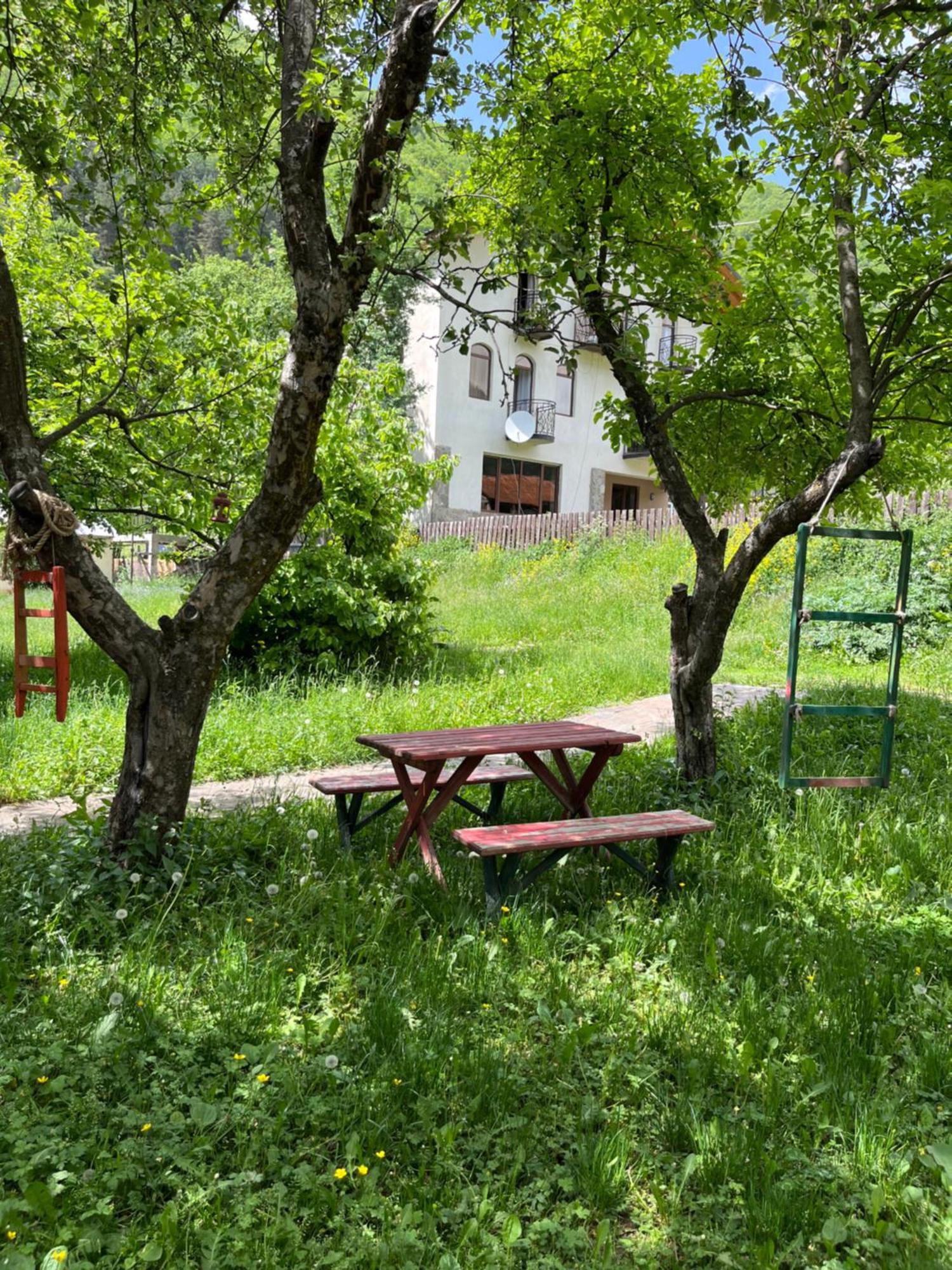 Hotel Ioska'S House Mestia Esterno foto
